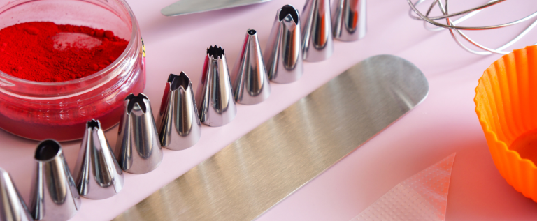 I Wonder… What It Would Be Like to Decorate a Cake