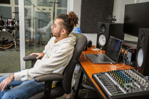 I Wonder… What It Would Be Like to Record in a Studio Workshop 2026